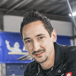 8753c84c-portrait-kfz-mechatroniker_100000006y06u000001028